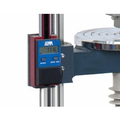 Anbringen des Längenmessgeräts an einen Prüfstand im Werk